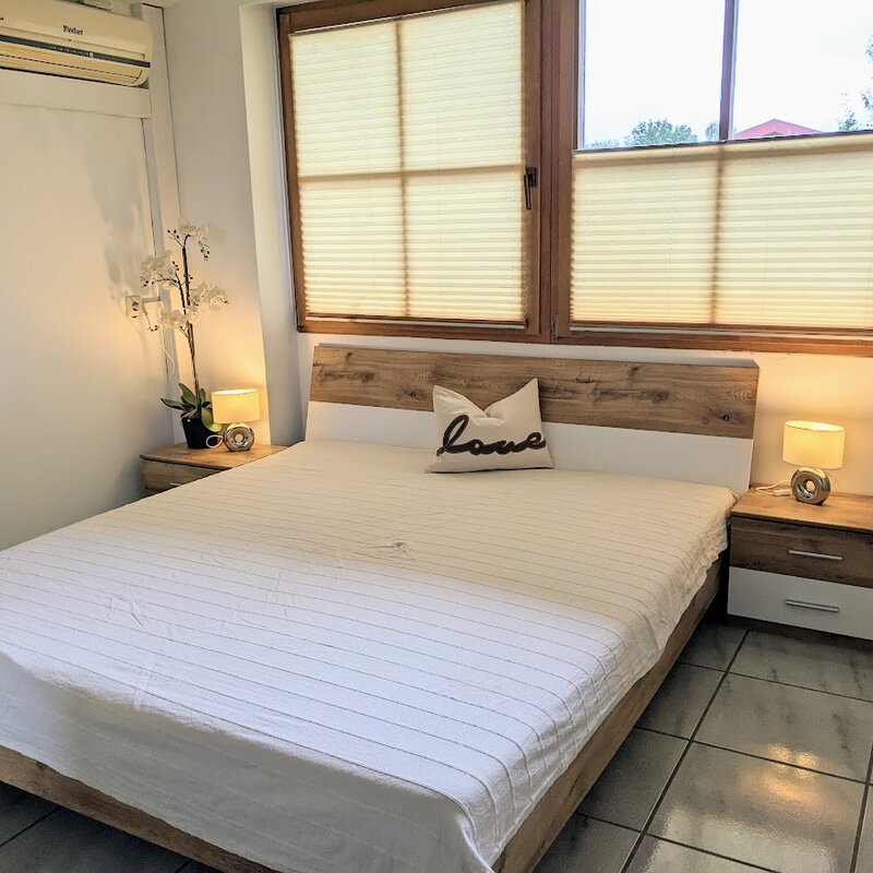 Schlafzimmer 1 180cm Bett
