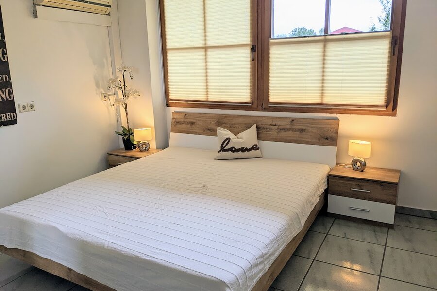 Schlafzimmer 1 180cm Bett