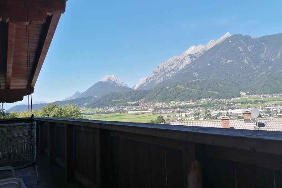 Nordwestbalkon mit dem Karwendel im Hintergrund