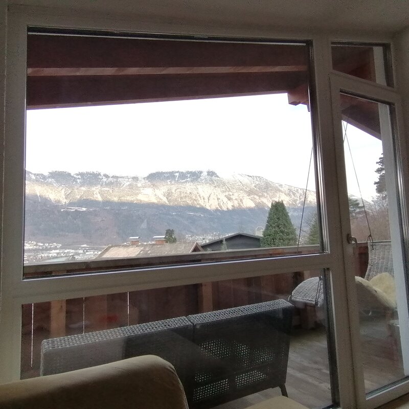 Zugang vom Wohnraum und von einem Zimmer