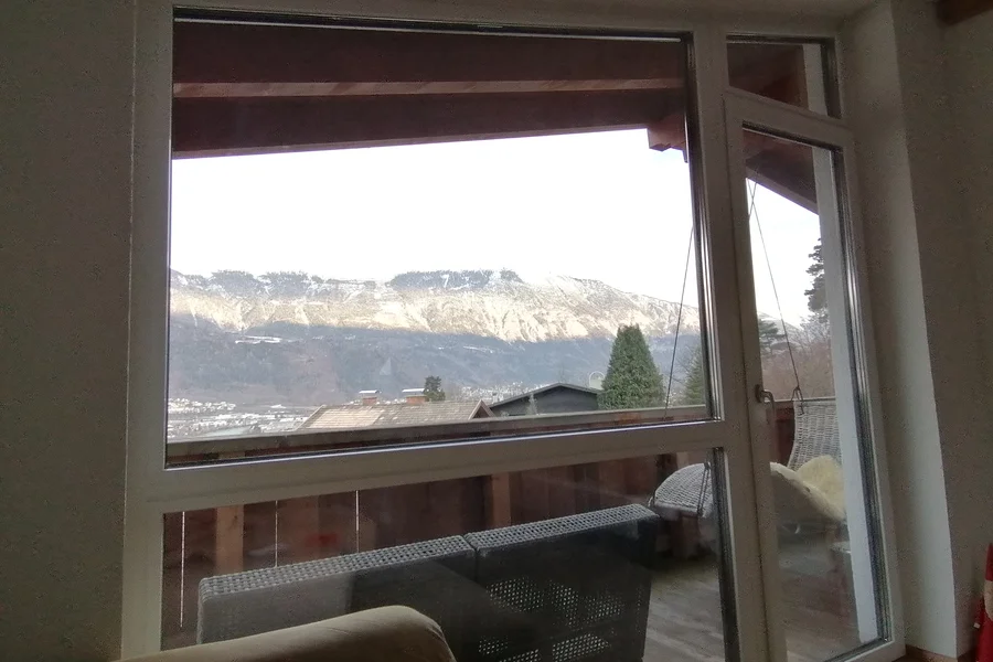 Zugang vom Wohnraum und von einem Zimmer