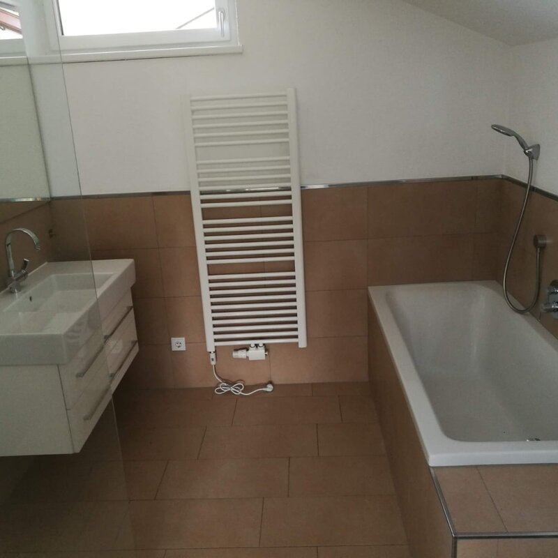 Badezimmer mit Fenster