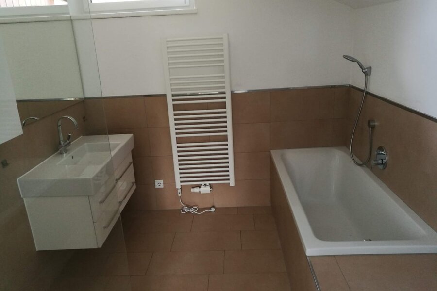 Badezimmer mit Fenster