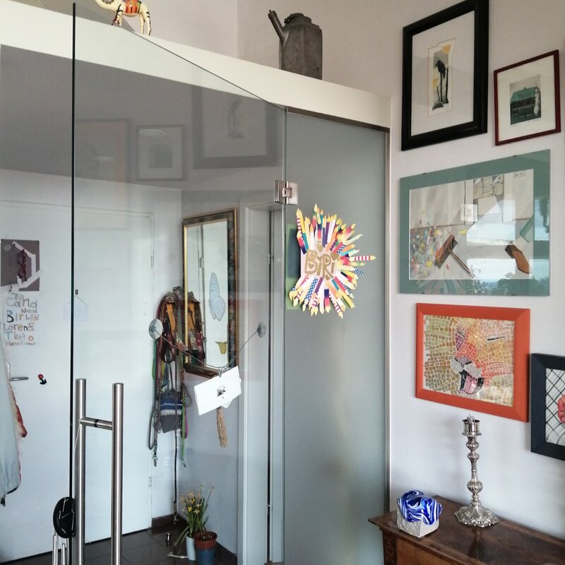 Durch die Glastüre in den Eingangsbereich | © Elisabeth Faber