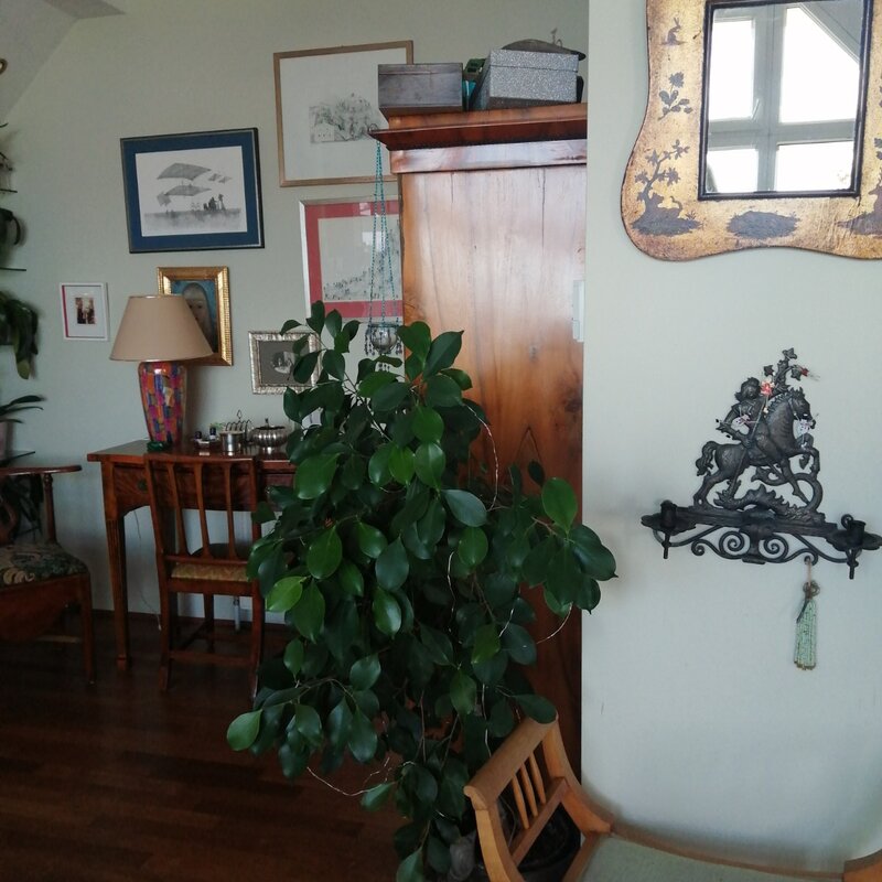 Essbereich mit Geschirrkasten | © Elisabeth Faber