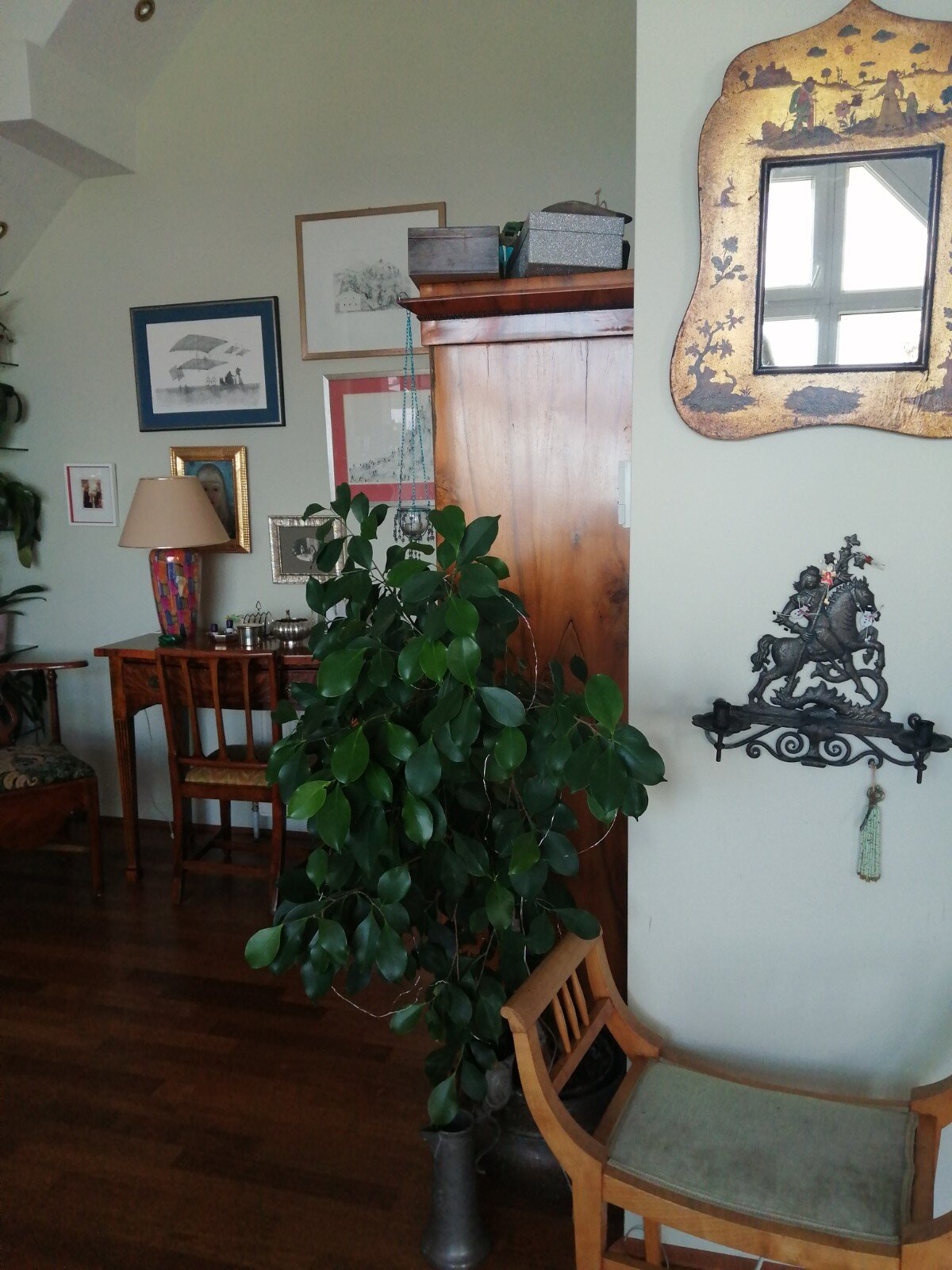 Essbereich mit Geschirrkasten | © Elisabeth Faber