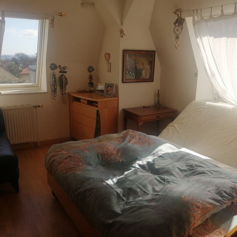 Die schräge Matratze wird entfernt, dann gibt es ein Doppelbett | © Elisabeth Faber