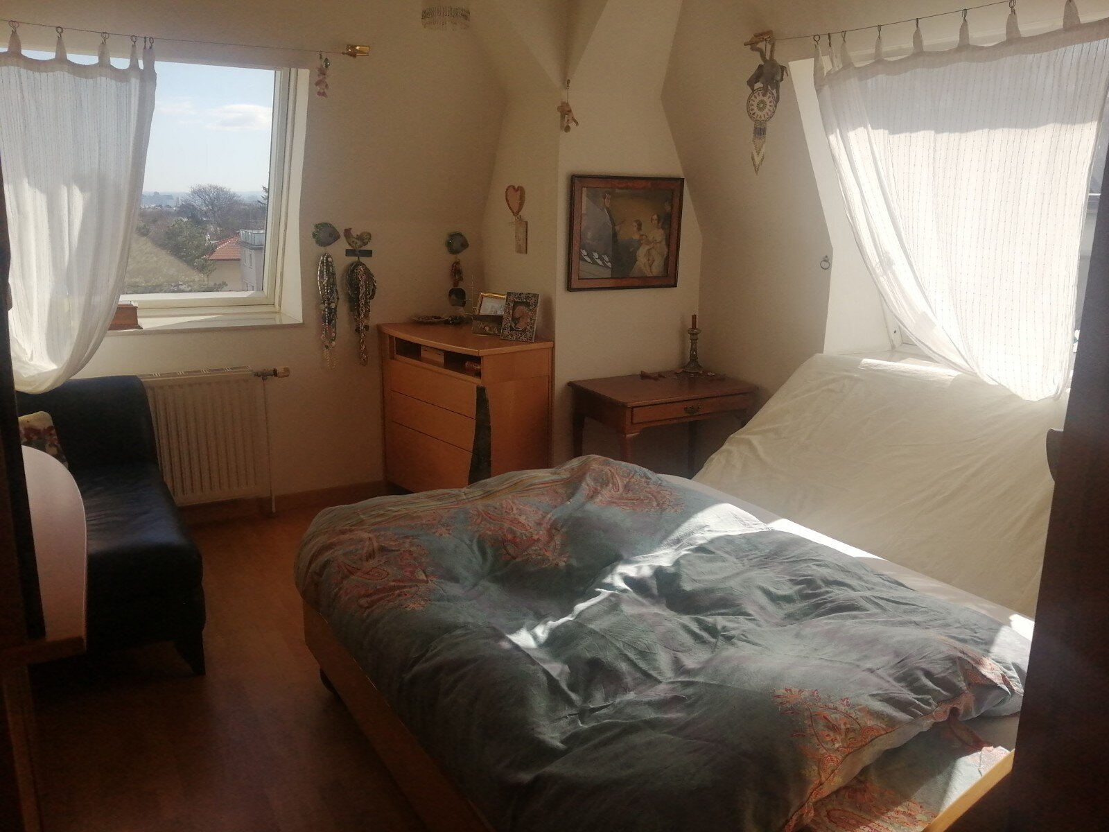 Die schräge Matratze wird entfernt, dann gibt es ein Doppelbett | © Elisabeth Faber