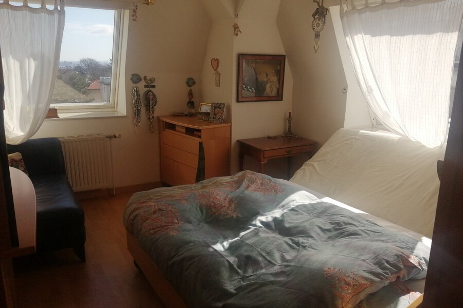 Die schräge Matratze wird entfernt, dann gibt es ein Doppelbett | © Elisabeth Faber