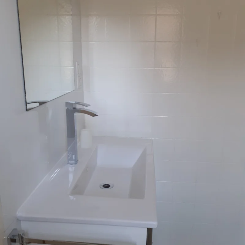 Badezimmer  mit Wanne und Dusche 