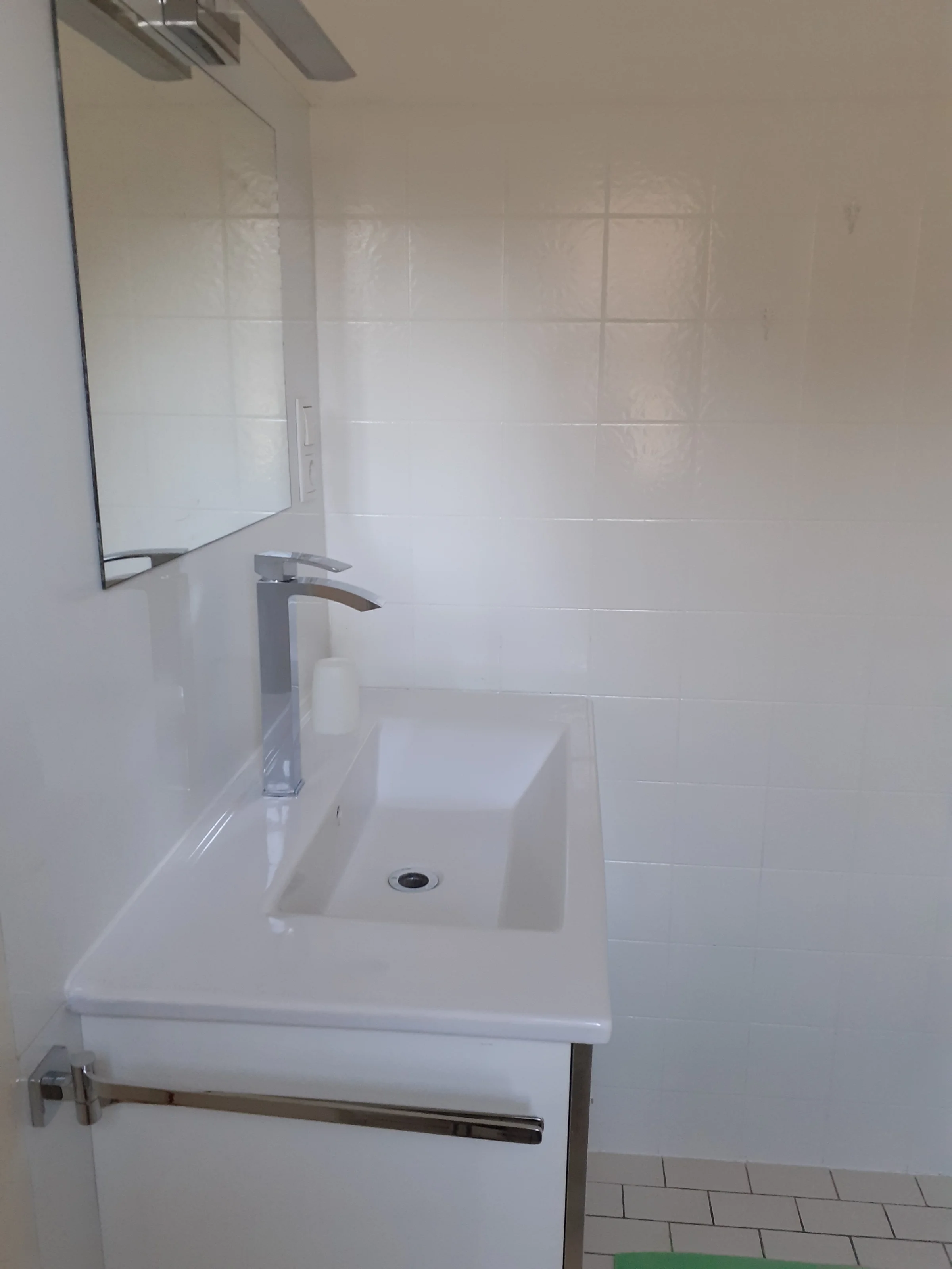 Badezimmer  mit Wanne und Dusche 