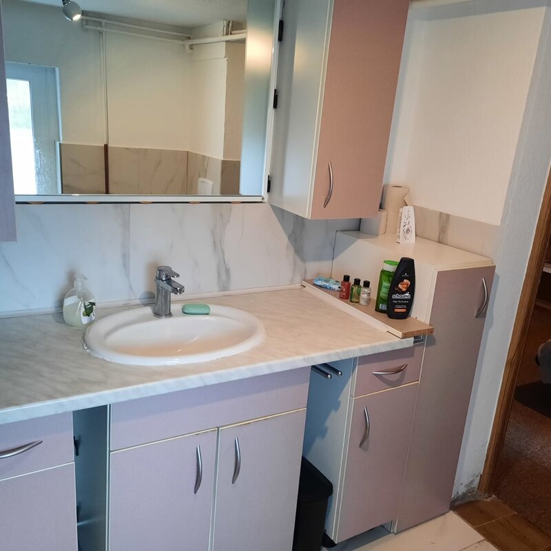 Badezimmer mit Dusche 