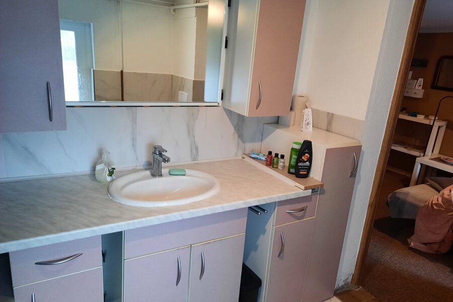 Badezimmer mit Dusche 