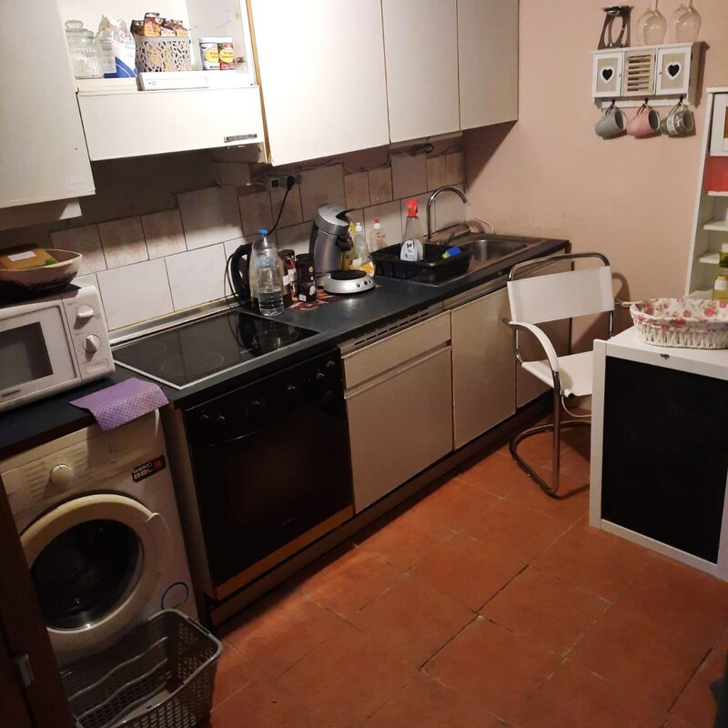 Voll eingerichtete Küche 