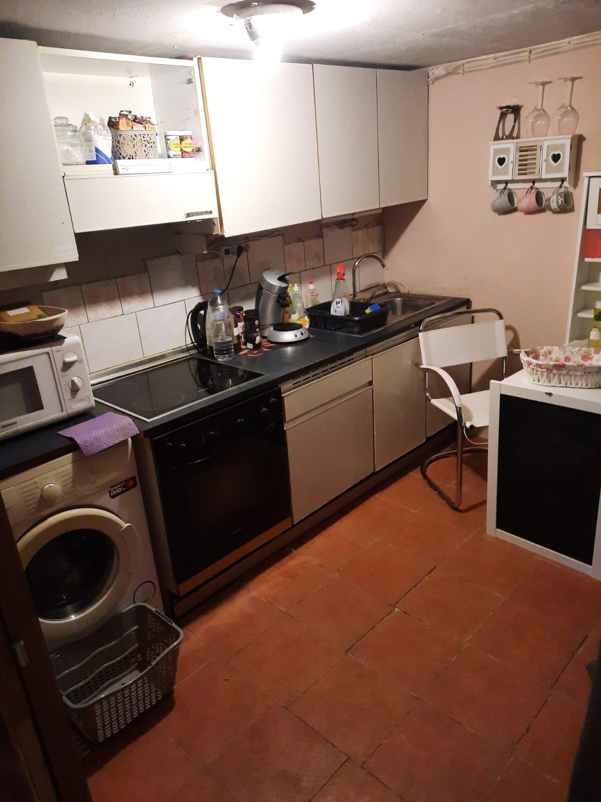 Voll eingerichtete Küche 