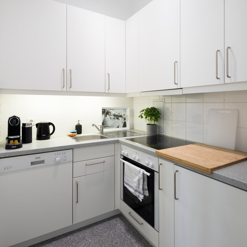 Hochwertige Ausstattung, Nespresso, Toaster, Wasserkocher, Schneidebretter