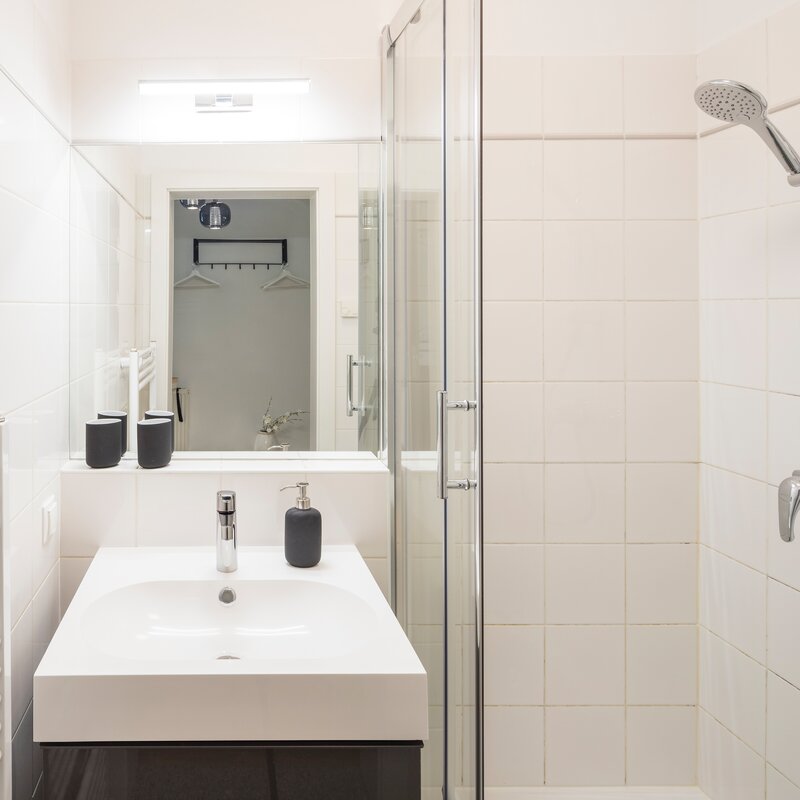 Badezimmer mit Dusche