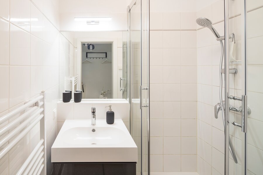 Badezimmer mit Dusche