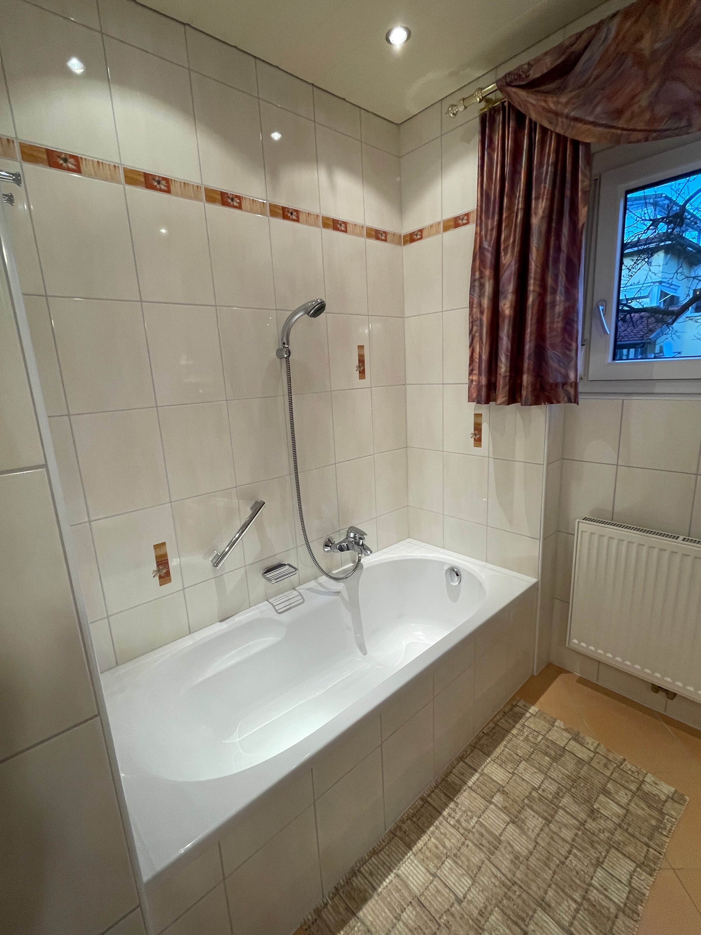 Badewanne | © herbertzwoelfer