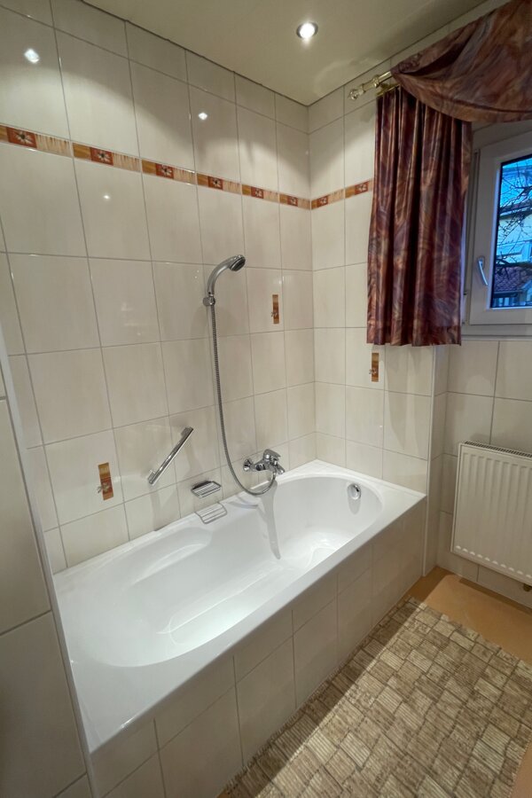 Badewanne | © herbertzwoelfer