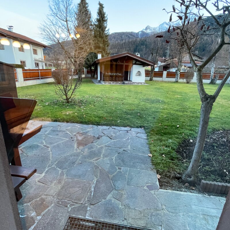 Blick in den grünen Garten | © herbertzwoelfer