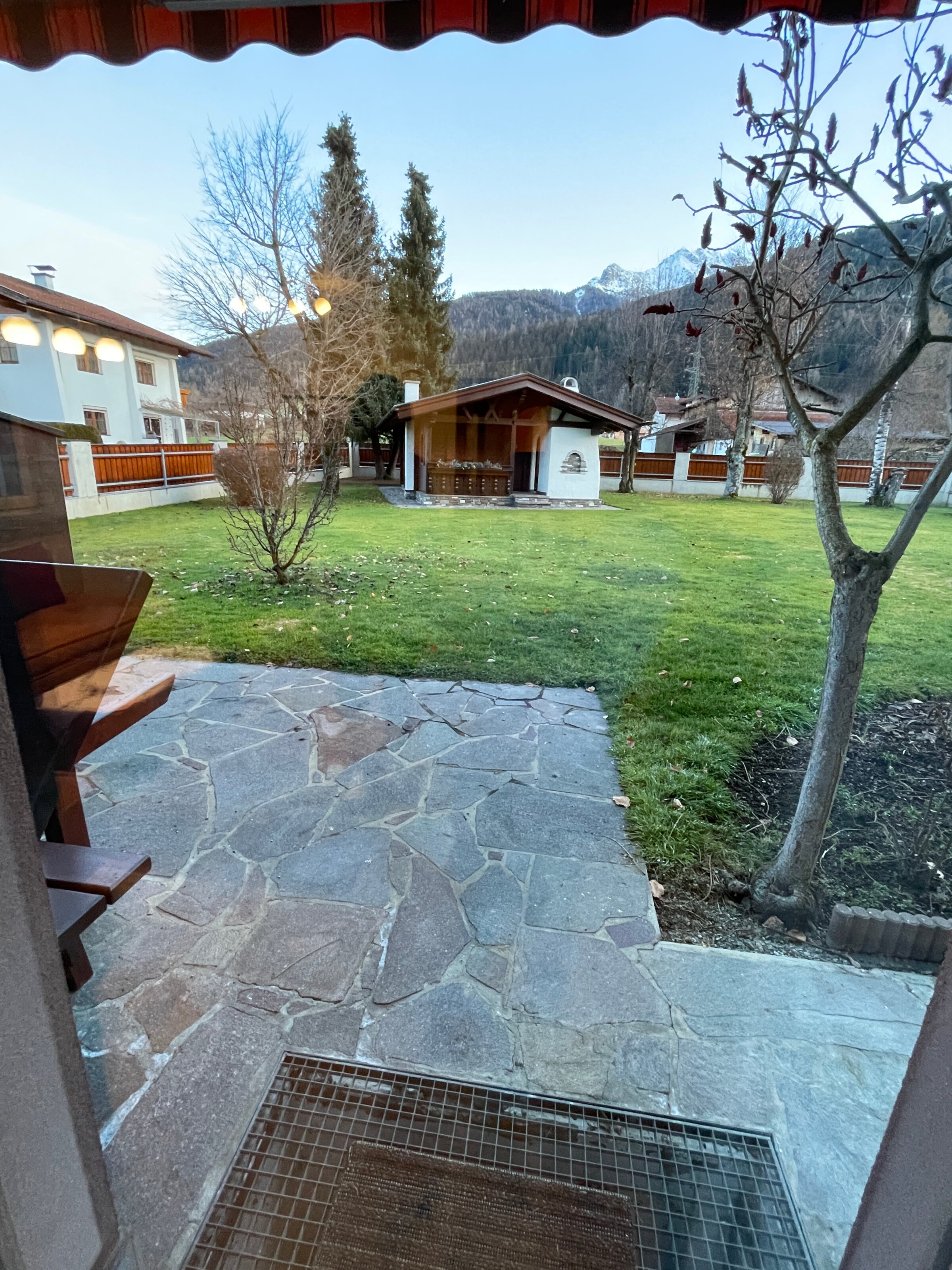 Blick in den grünen Garten | © herbertzwoelfer