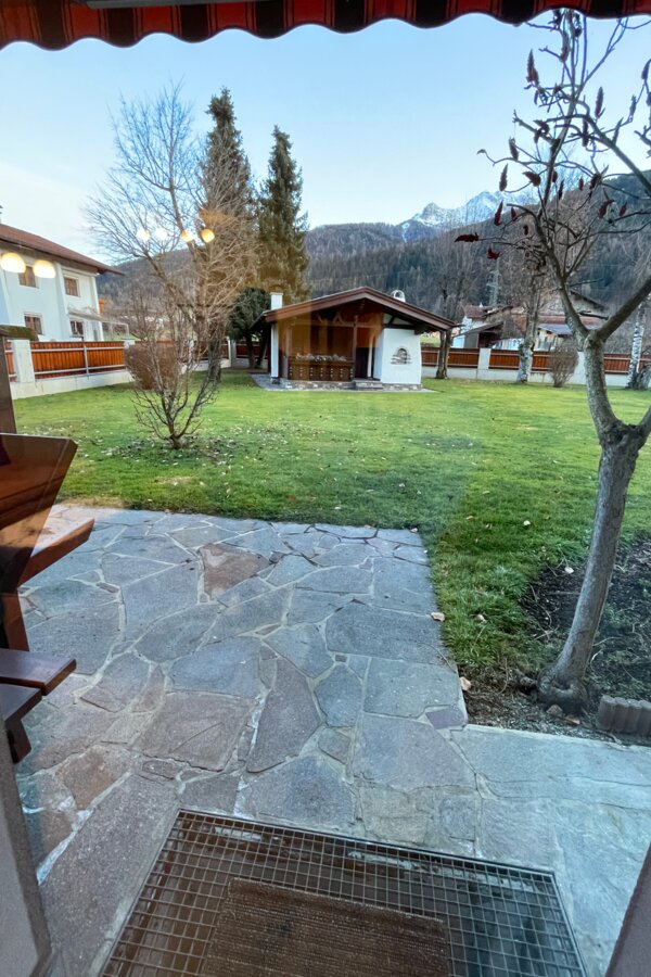 Blick in den grünen Garten | © herbertzwoelfer