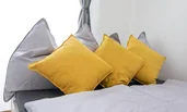 Bett im Schlafzimmer 