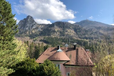 Apartment with mountain panorama & greenery: 2-room short-term rental Heuberg – temporary housing for 1 to 6 months.