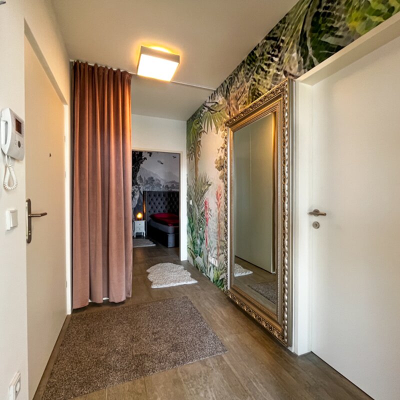 Blick Richtung Schlafzimmer, rechts das Bad | © Diether Raffelsberger