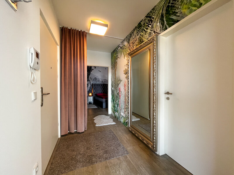 Blick Richtung Schlafzimmer, rechts das Bad | © Diether Raffelsberger