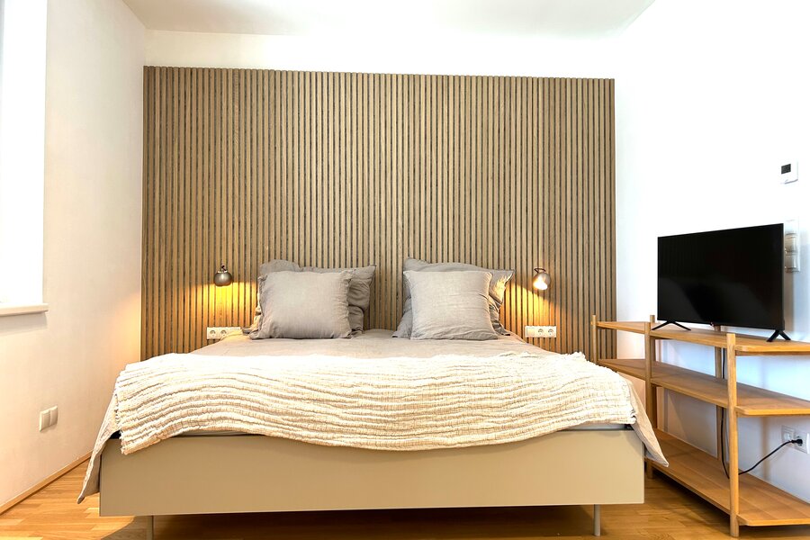 Großes Doppelbett