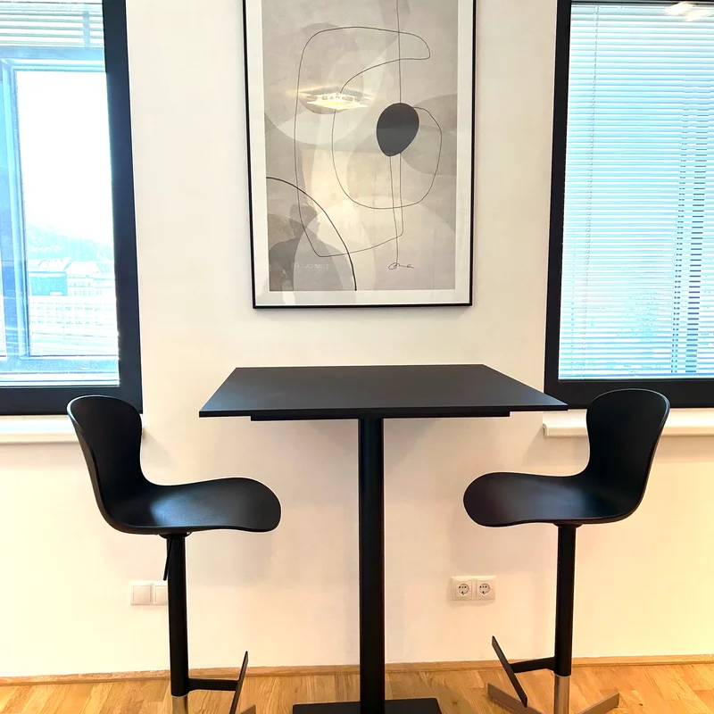 Hochbar mit Handzeichnung