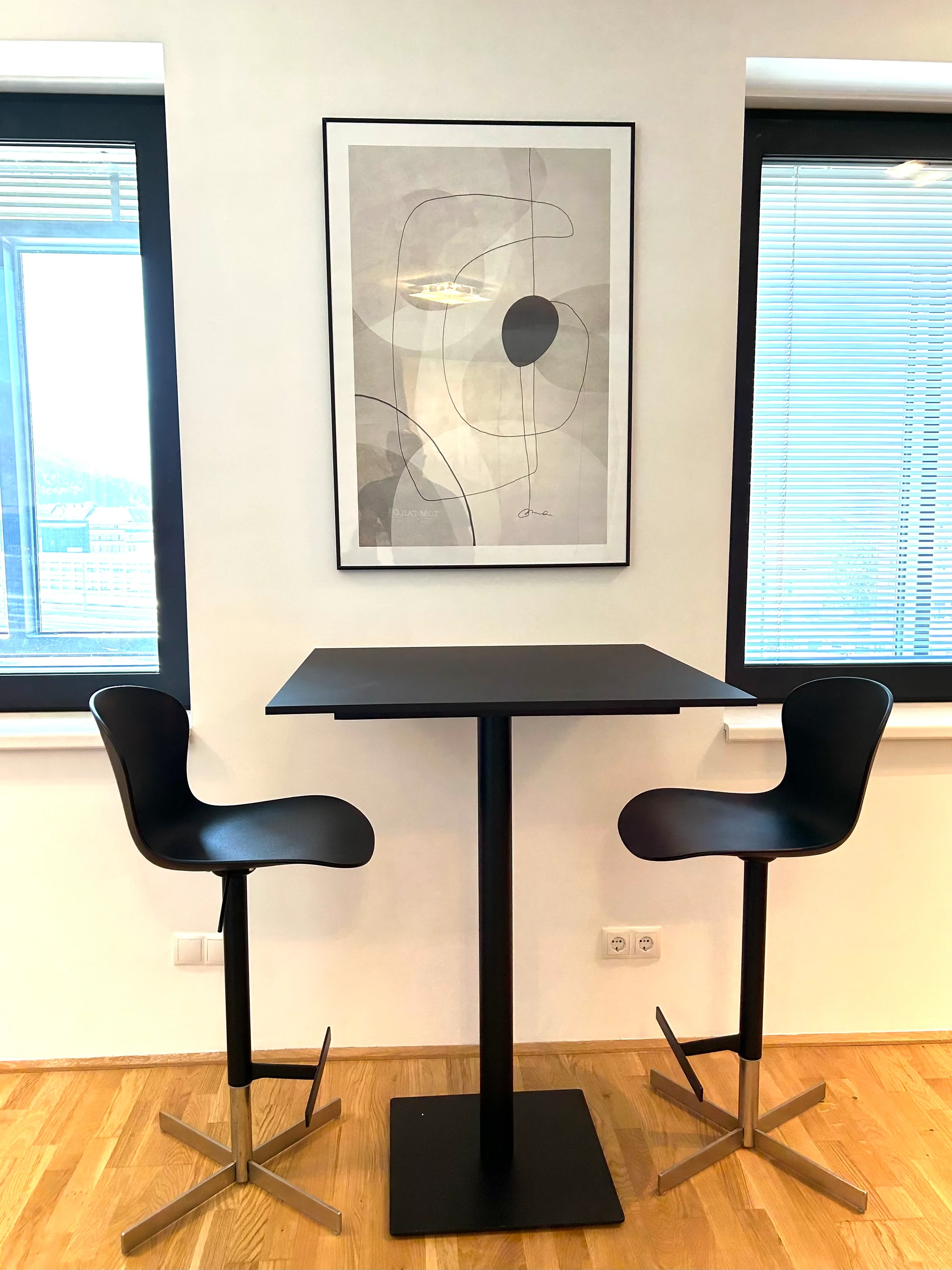 Hochbar mit Handzeichnung