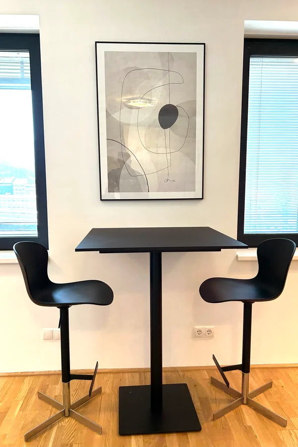 Hochbar mit Handzeichnung