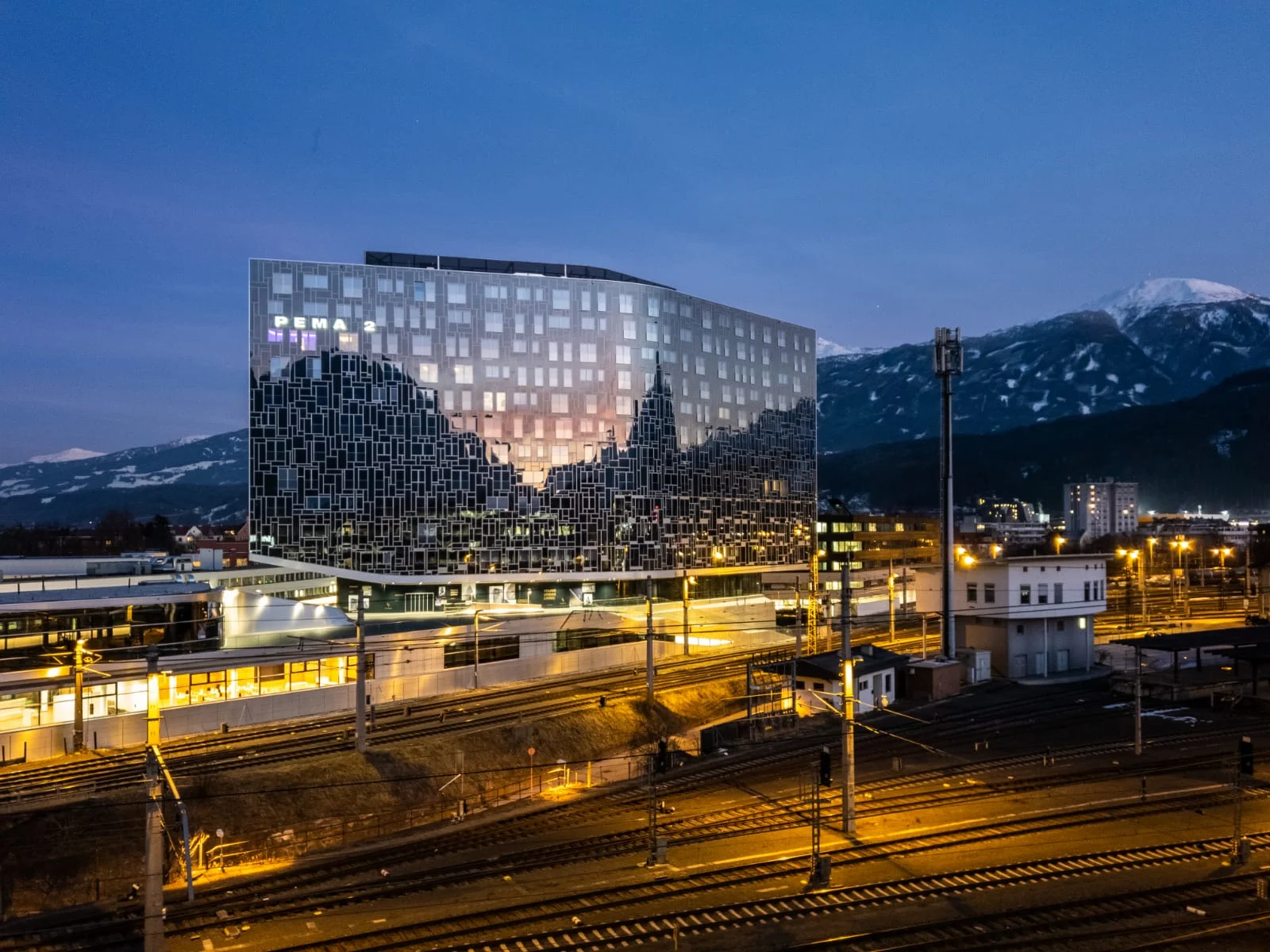 Hochwertiges Niedrigenergie Gebäude direkt gegenüber Einkaufszentrum Sillpark