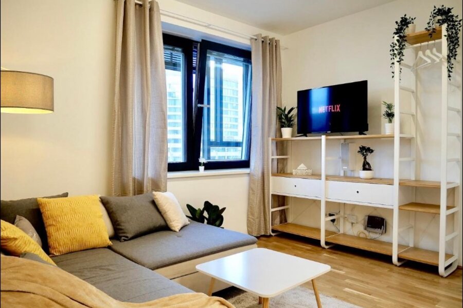 Wohnzimmer mit TV und Bettsofa | © Firmengruppe Abenthung