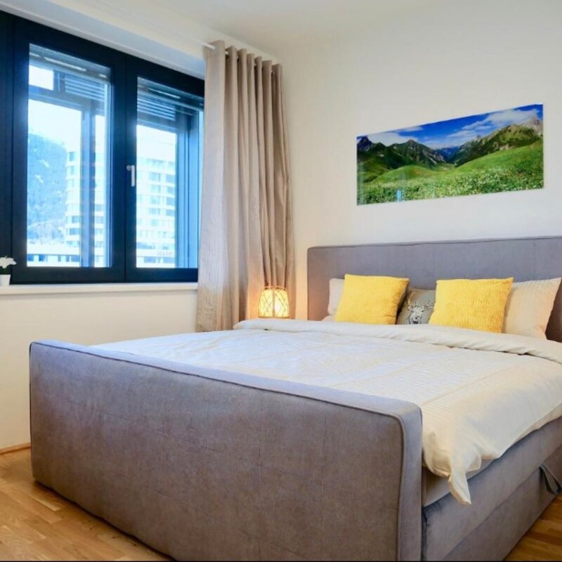 Schlafzimmer mit Doppelbett 1,80 x 2,00 m und Kleiderschrank | © Firmengruppe Abenthung