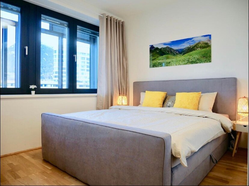 Schlafzimmer mit Doppelbett 1,80 x 2,00 m und Kleiderschrank | © Firmengruppe Abenthung