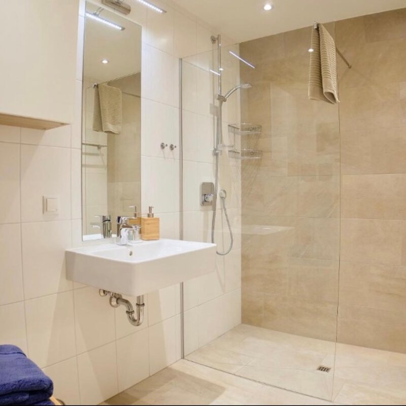 Badezimmer mit Walk-In Dusche | © Firmengruppe Abenthung