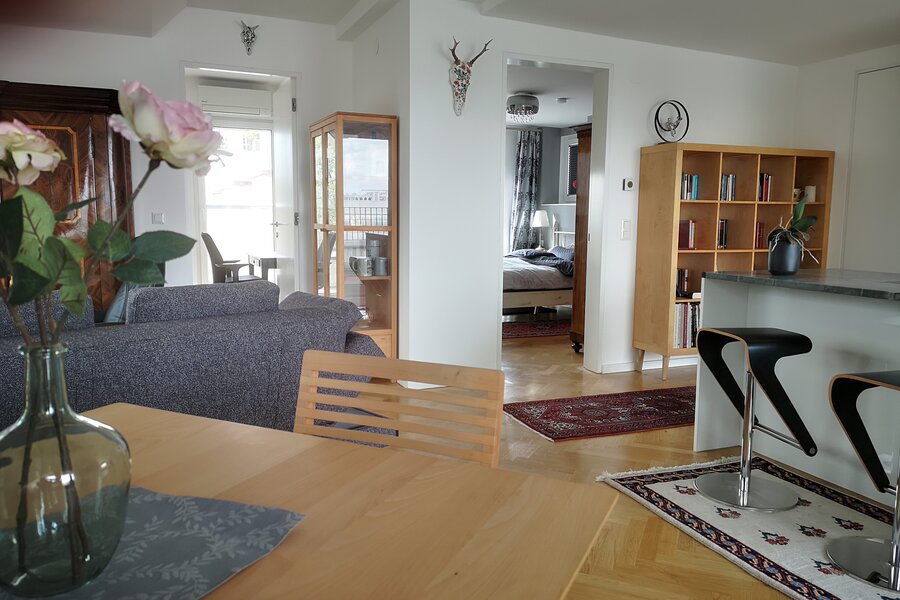 Blick zum Arbeits- und Schlafzimmer