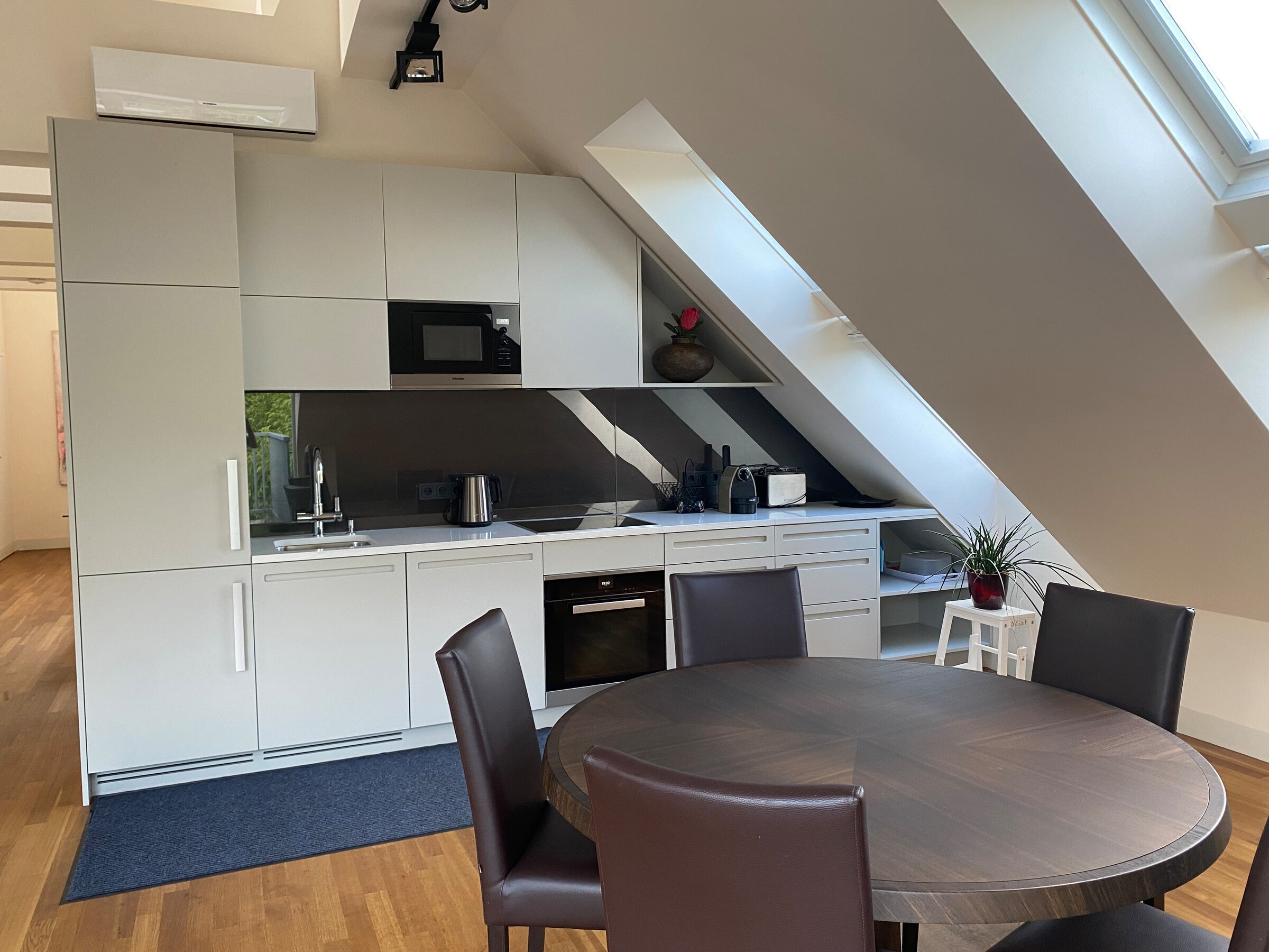 Küche mit Essbereich