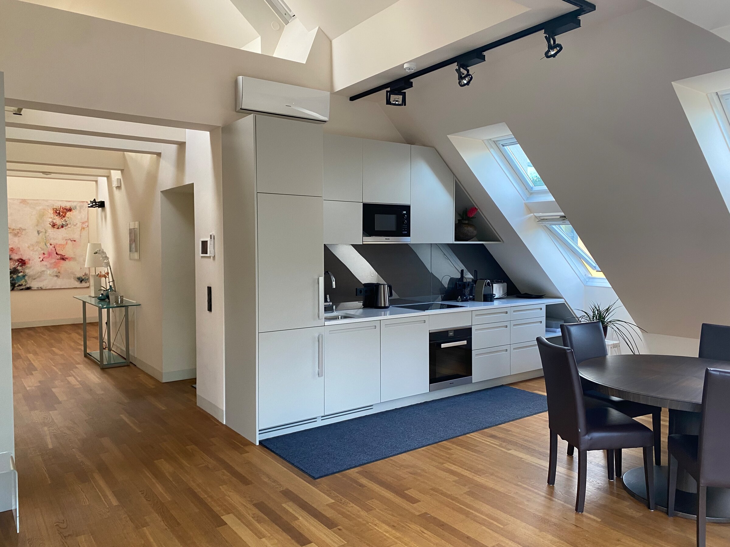 Küche mit Blick auf den Gang