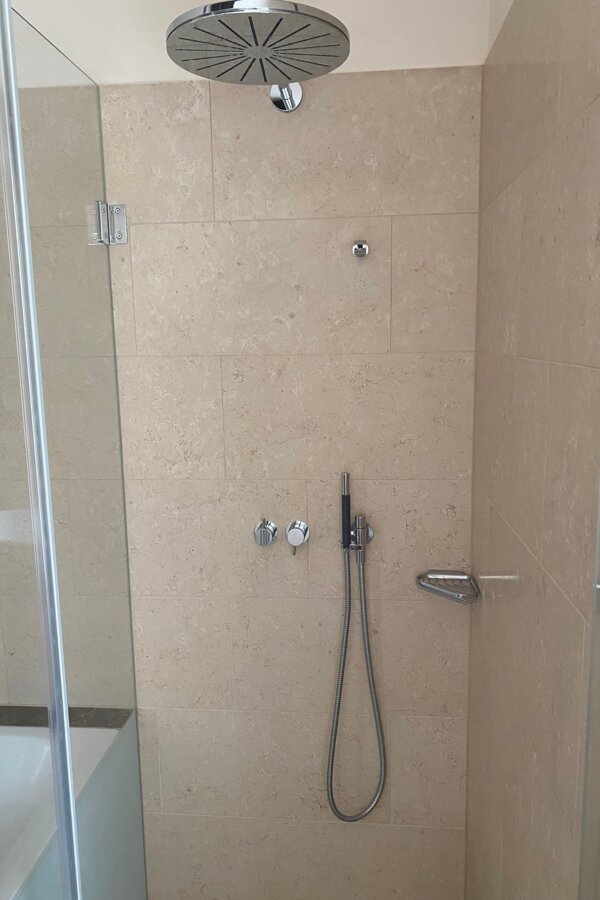 Großes Badezimmer - Regendusche