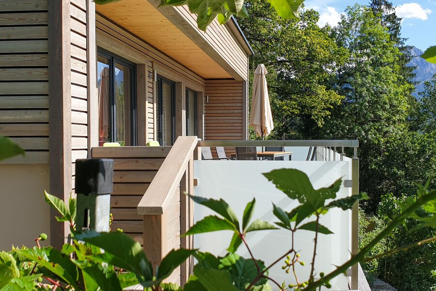 Holzbungalow mit überdachter Terrasse & Bergpanorama – Kurzzeitmiete & Wohnen auf Zeit für 1 bis 6 Monate in Spital am Pyhrn