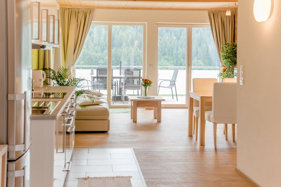 Küche und Wohnzimmer