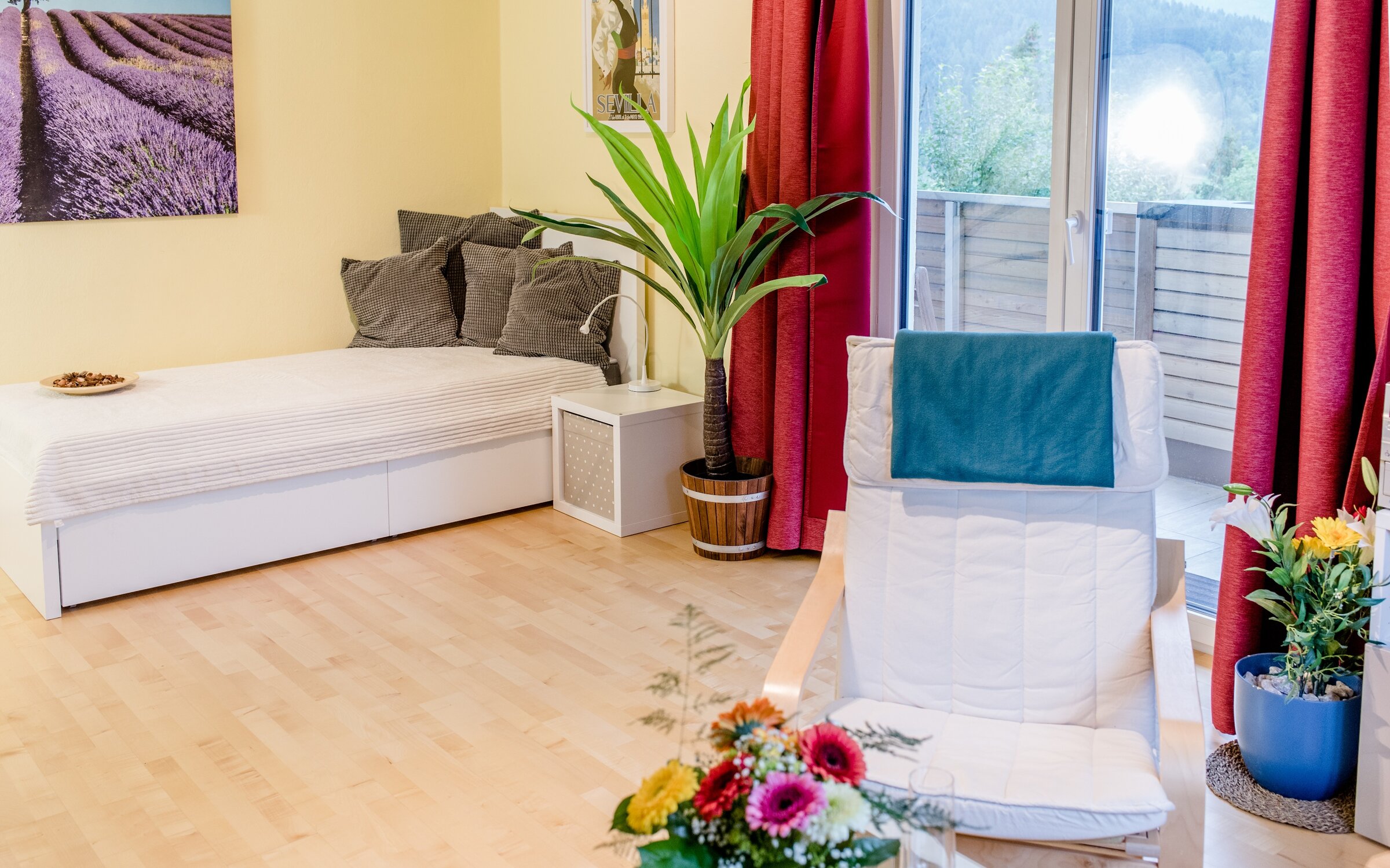Wohnzimmer mit Zusatzbett