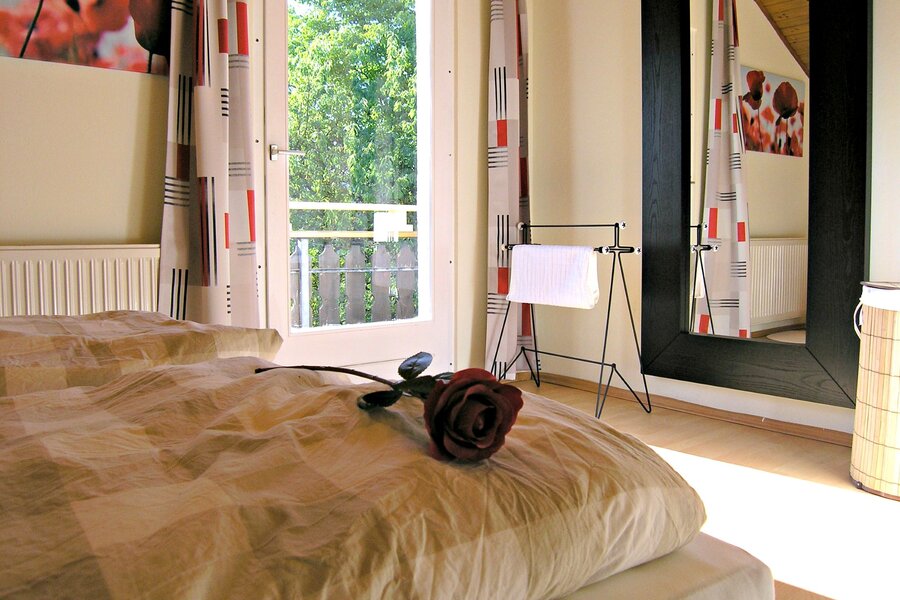 Mit Blick auf Balkon