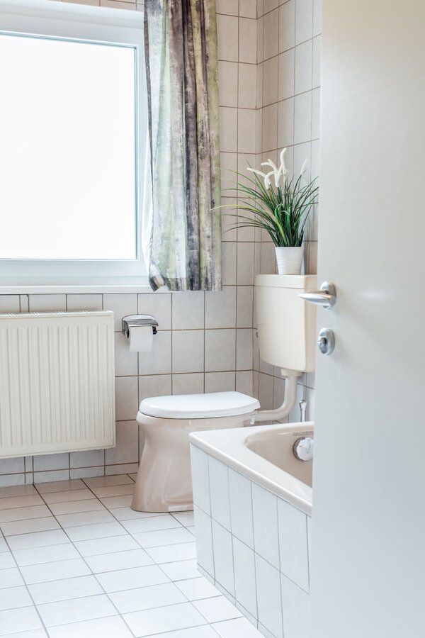 Badezimmer und Toilette
