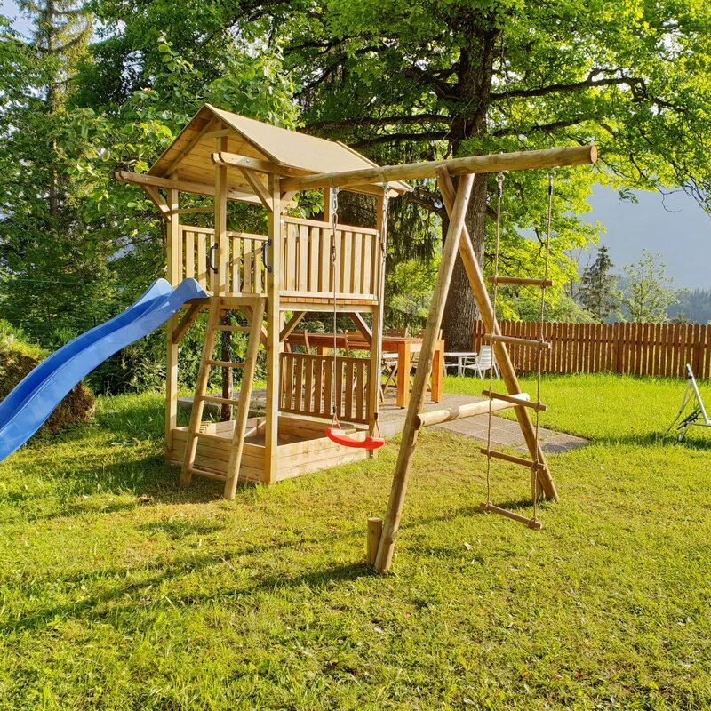Garten mit Spielplatz